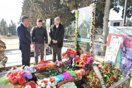 Abdin Fərzəliyev Ceyranbatan qəsəbəsində şəhidlərin məzarlarını ziyarət etdi, qəsəbə ağsaqqalları ilə görüşdü